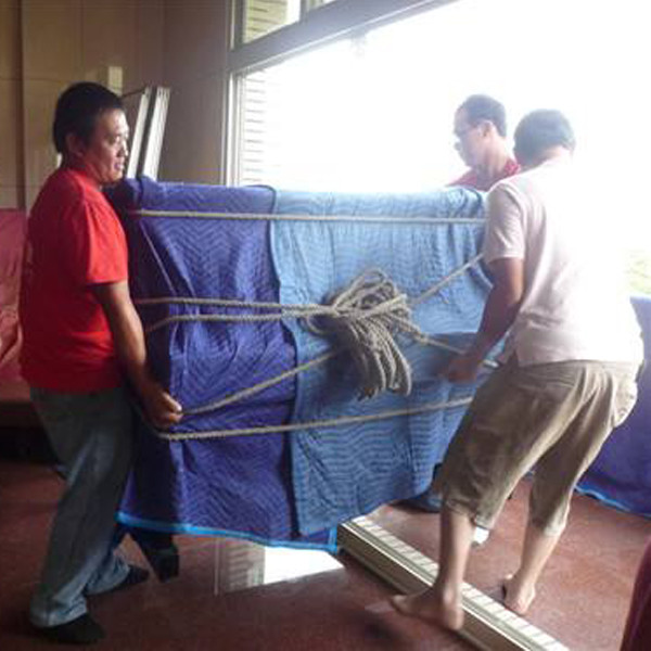 鋼琴、魚缸專運(yùn)現(xiàn)場